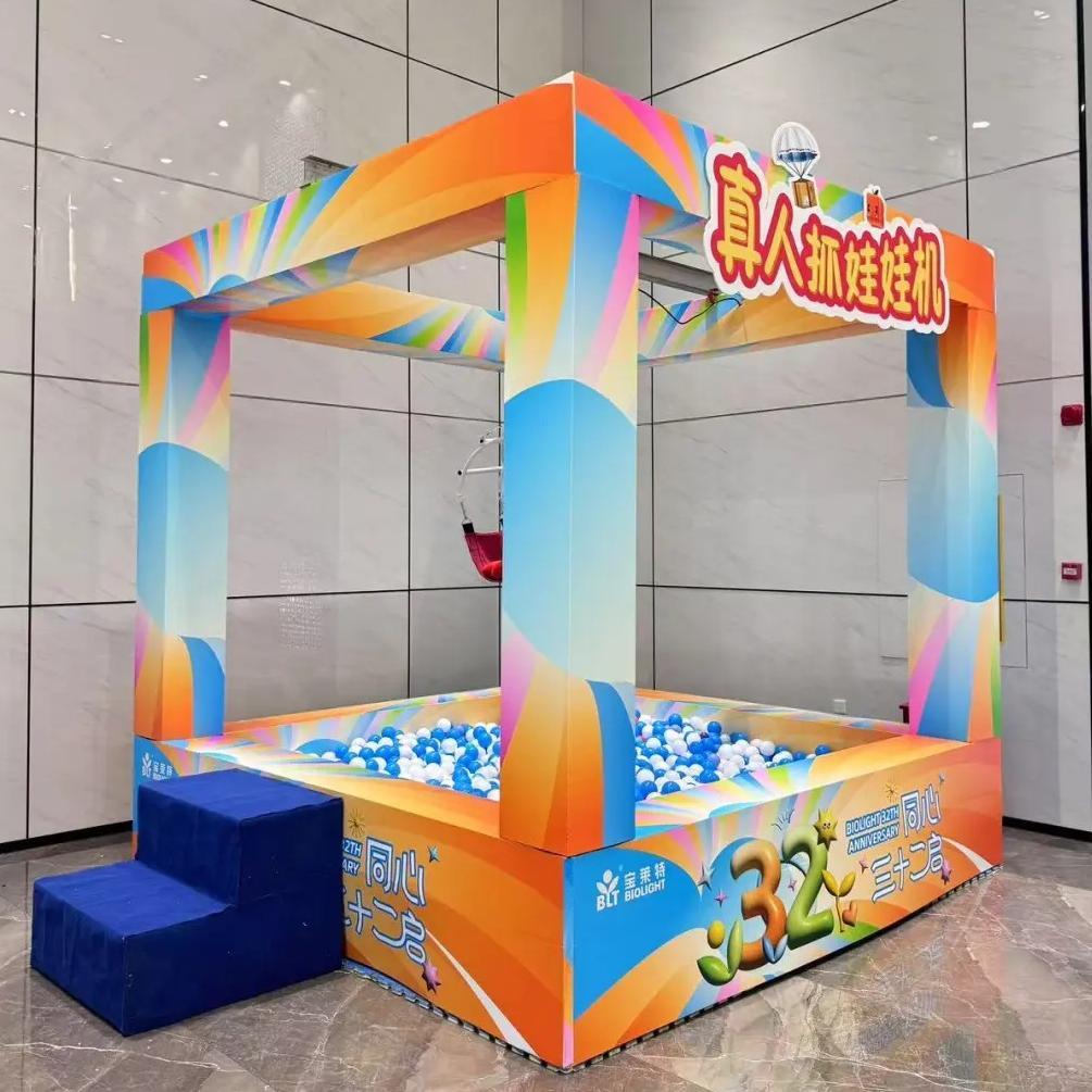 Commercial Human Claw Machine Big Arcade Live Action Game