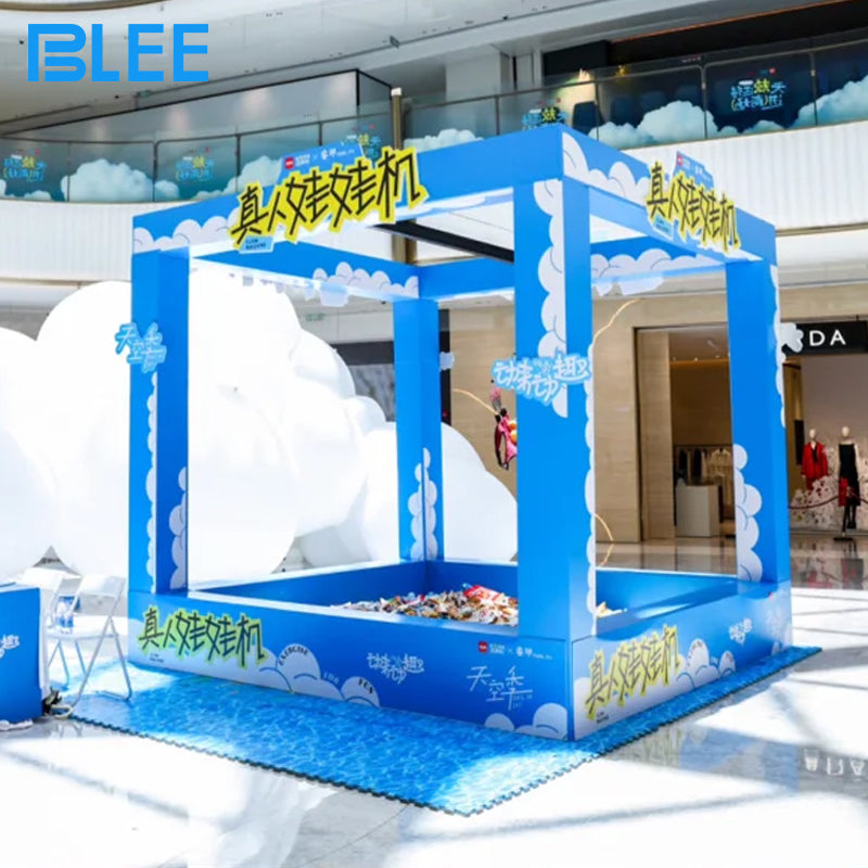 Commercial Human Claw Machine Big Arcade Live Action Game